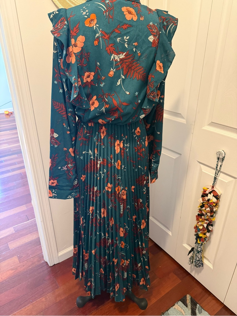 Floral Dark Green Long-Sleeve Pleated Maxi Dress - Picture 6 of 7